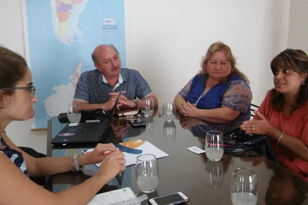 Intercambio de experiencias entre los municipios de Alvear y Cosquin.