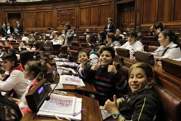 Proyecto de parlamento de infancias y juventudes en Montevideo