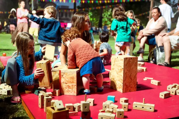 Infancias jugando