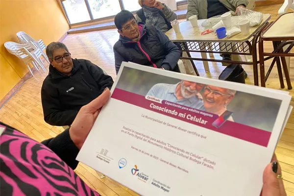 General Alvear realiza un entrenamiento para adultas y adultos mayores Conociendo mi Celular